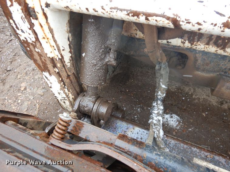 image for item IP9179 2010 Bobcat S205  skid steer loader