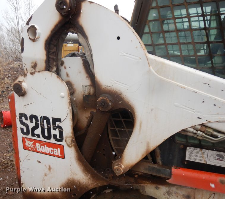 image for item IP9179 2010 Bobcat S205  skid steer loader