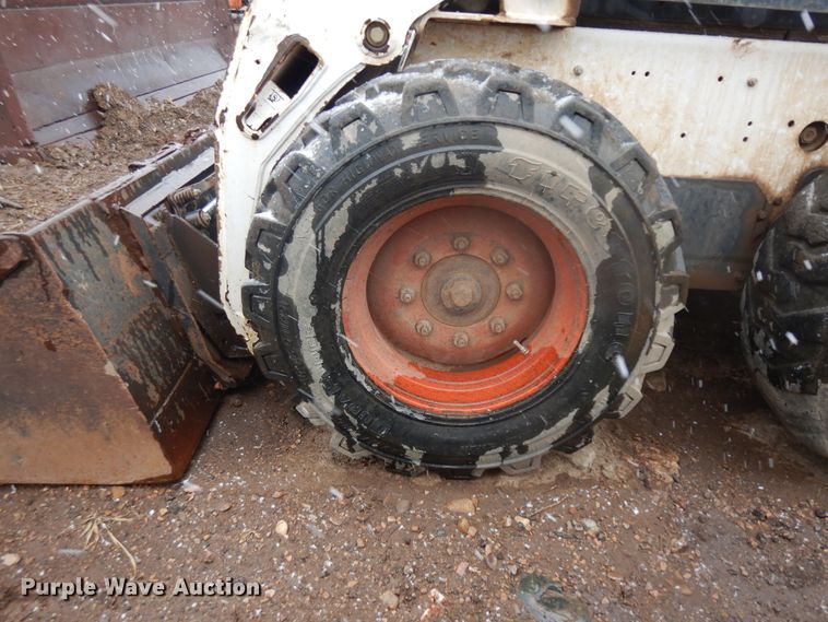 image for item IP9179 2010 Bobcat S205  skid steer loader