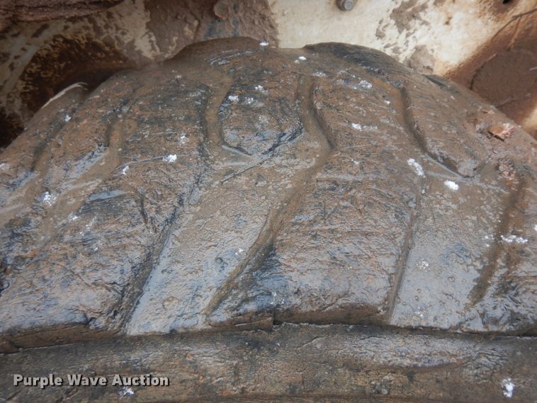 image for item IP9179 2010 Bobcat S205  skid steer loader