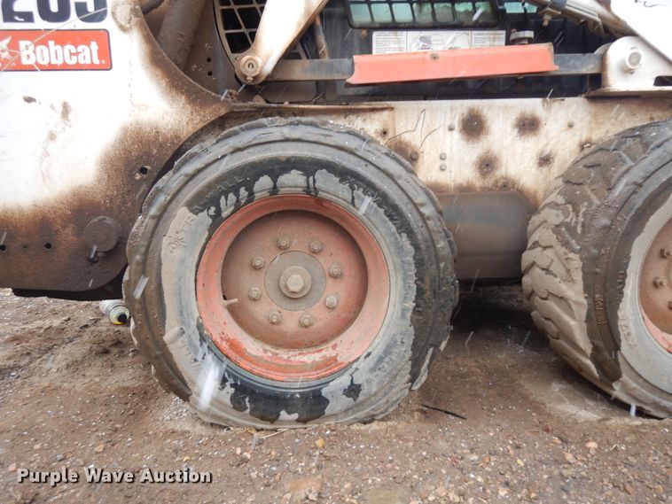 image for item IP9179 2010 Bobcat S205  skid steer loader