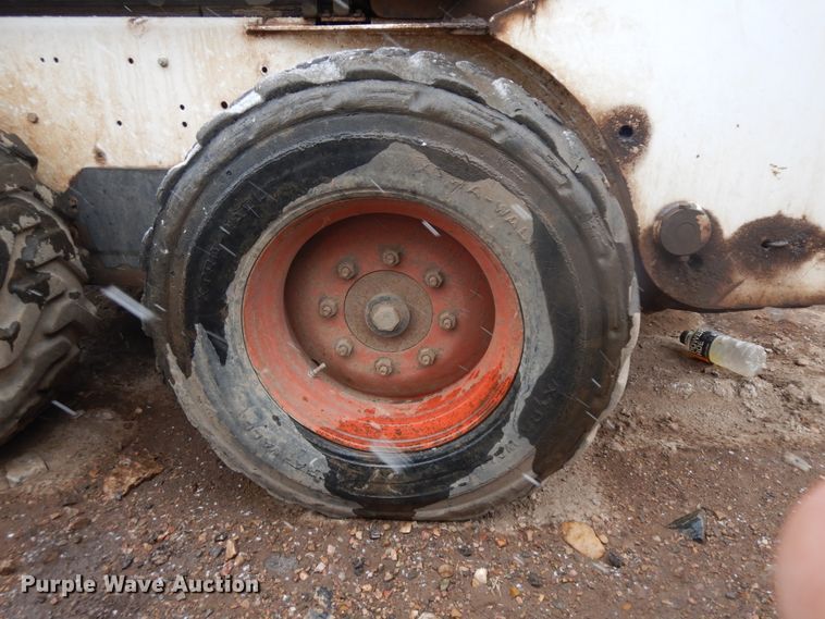 image for item IP9179 2010 Bobcat S205  skid steer loader