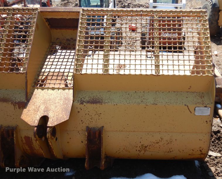 image for item IP9182 Caterpillar loader bucket