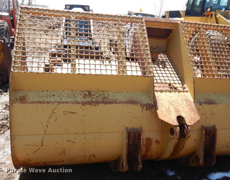 image for item IP9182 Caterpillar loader bucket