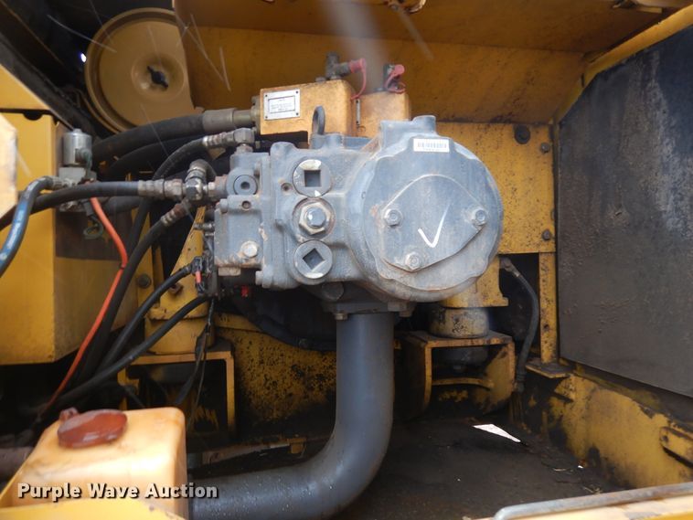 image for item IP9184 2001 Komatsu PC300LC-6LE  excavator