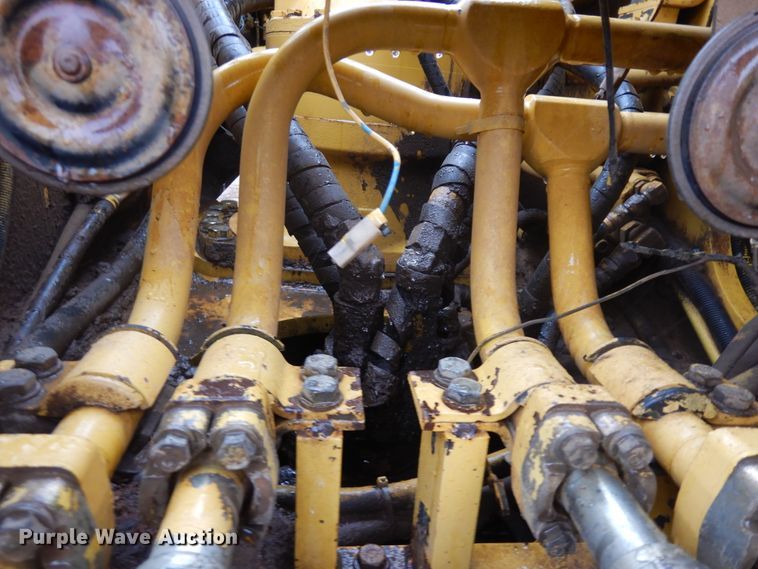 image for item IP9184 2001 Komatsu PC300LC-6LE  excavator