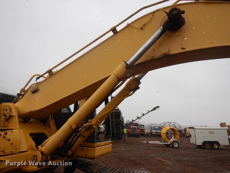 image for item IP9184 2001 Komatsu PC300LC-6LE  excavator