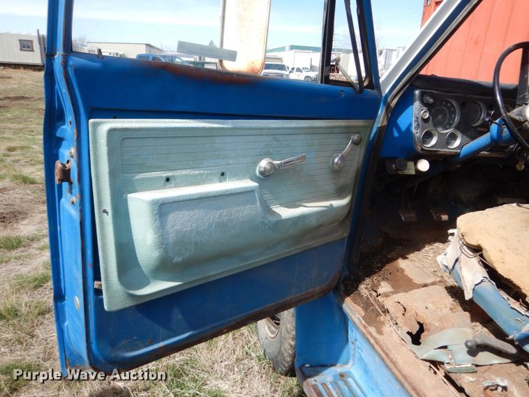 image for item IP9189 Chevrolet C50  flatbed truck