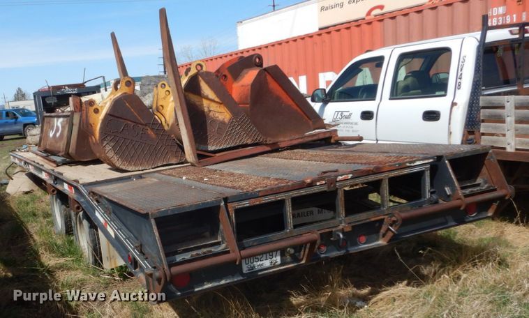 image for item IP9190 2000 Titan  equipment trailer