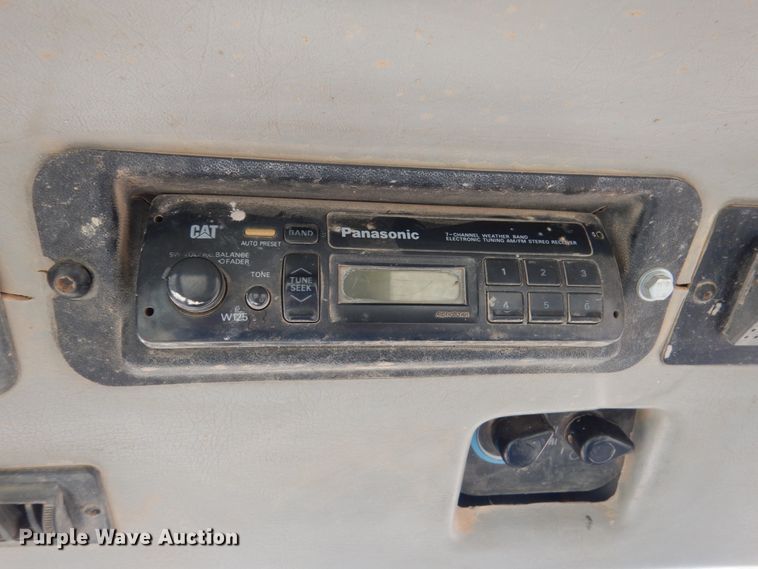 image for item IP9197 1997 Caterpillar 426C  backhoe