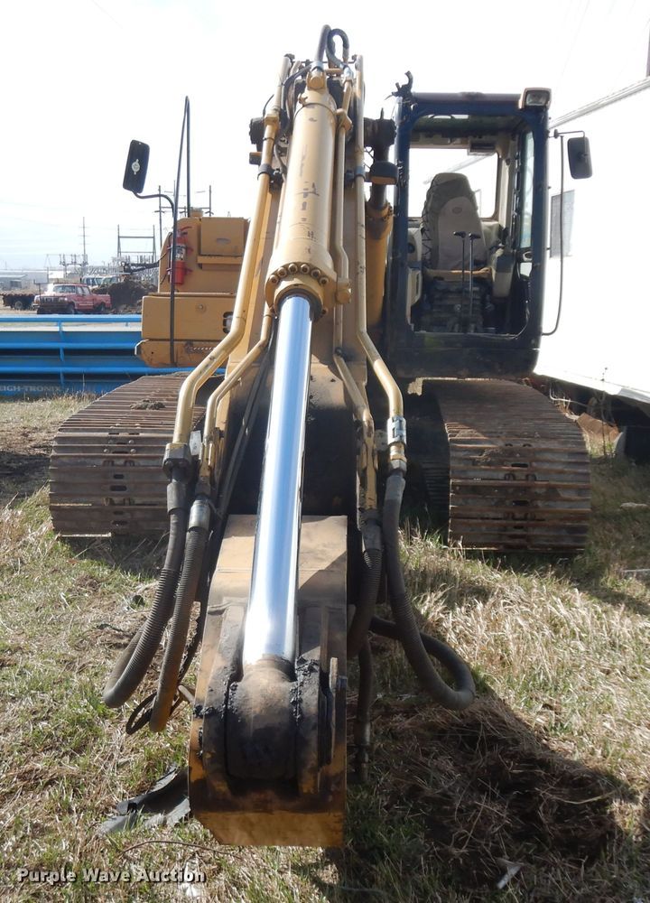 image for item IP9201 2001 Caterpillar 320CL  excavator