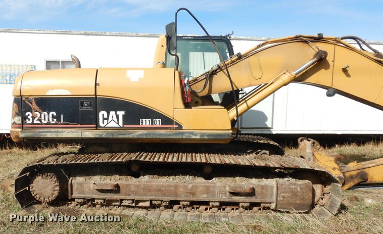 image for item IP9201 2001 Caterpillar 320CL  excavator