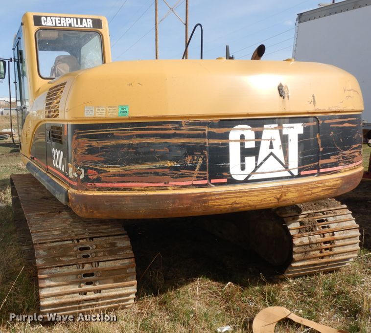 image for item IP9201 2001 Caterpillar 320CL  excavator