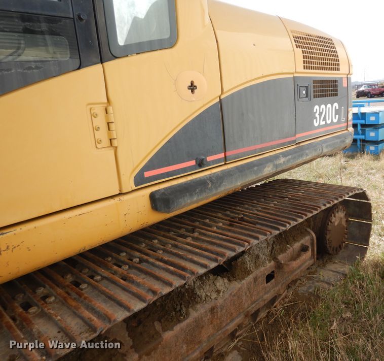 image for item IP9201 2001 Caterpillar 320CL  excavator