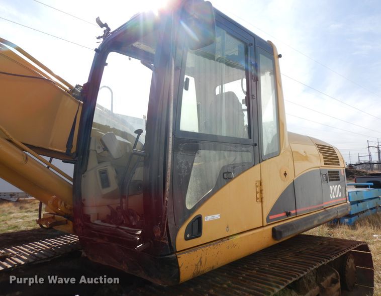 image for item IP9201 2001 Caterpillar 320CL  excavator