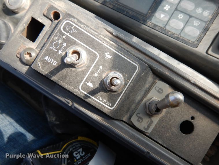 image for item IP9201 2001 Caterpillar 320CL  excavator