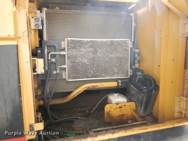 image for item IP9201 2001 Caterpillar 320CL  excavator