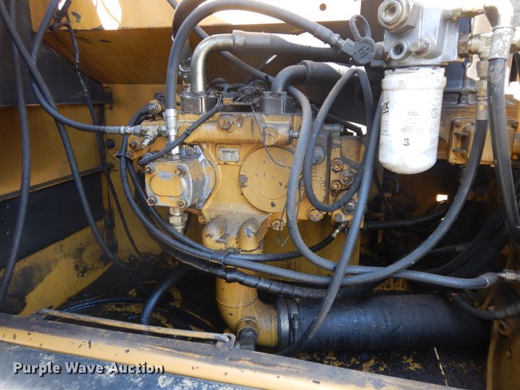 image for item IP9201 2001 Caterpillar 320CL  excavator