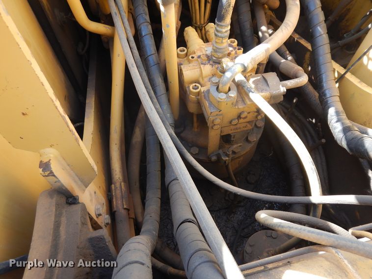 image for item IP9201 2001 Caterpillar 320CL  excavator