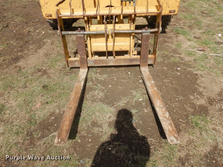 image for item IP9204 1998 Caterpillar TH63  telehandler