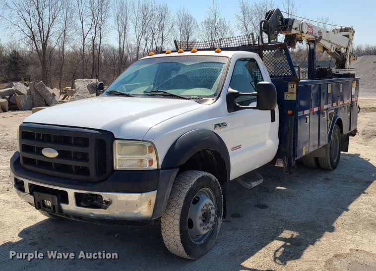 image for item IQ9100 2006 Ford F550 Super Duty  flatbed truck