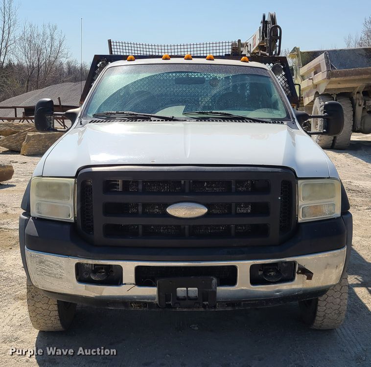 image for item IQ9100 2006 Ford F550 Super Duty  flatbed truck