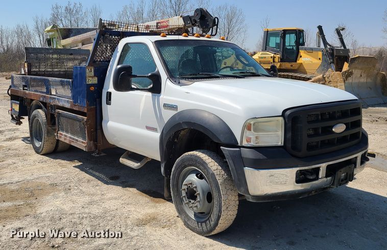 image for item IQ9100 2006 Ford F550 Super Duty  flatbed truck