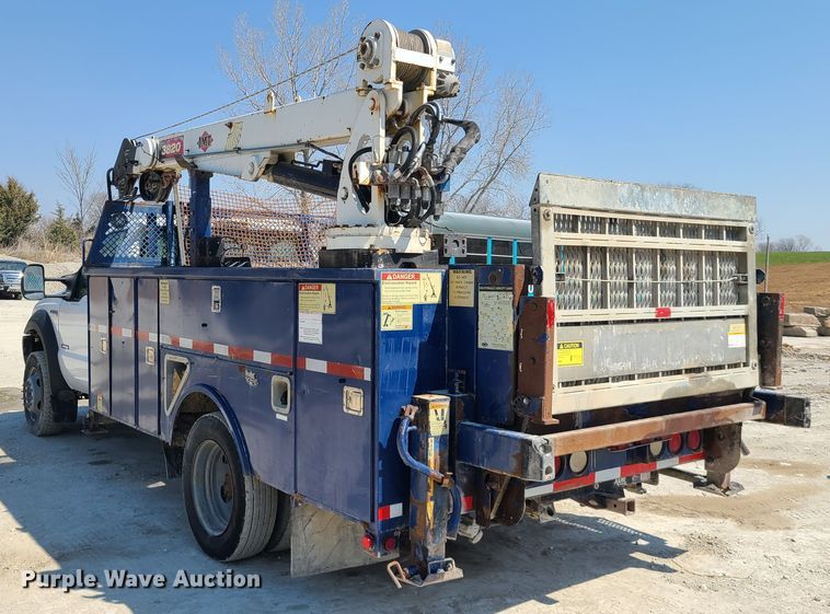 image for item IQ9100 2006 Ford F550 Super Duty  flatbed truck