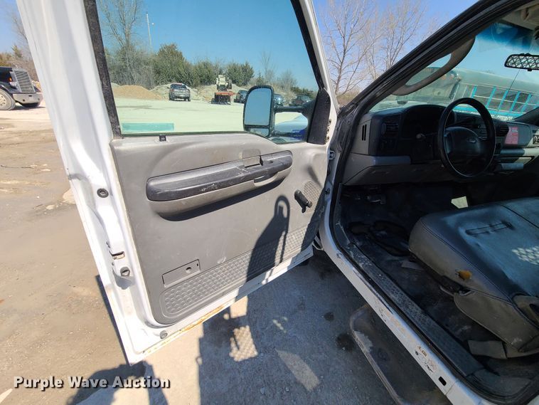 image for item IQ9100 2006 Ford F550 Super Duty  flatbed truck