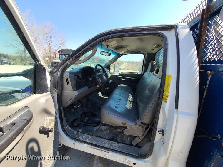 image for item IQ9100 2006 Ford F550 Super Duty  flatbed truck