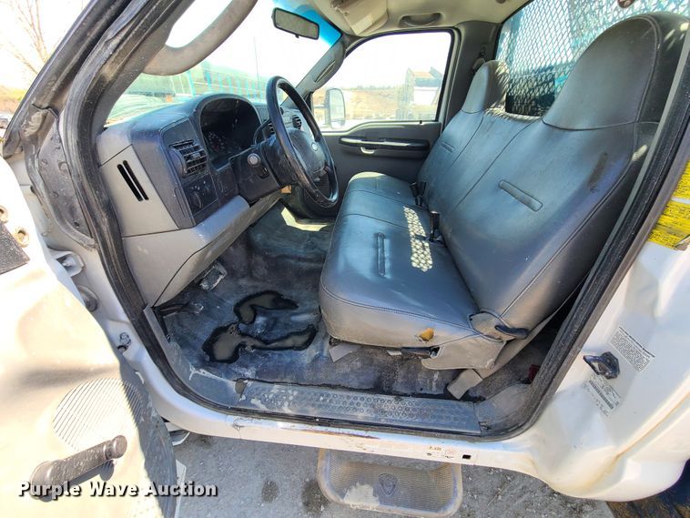 image for item IQ9100 2006 Ford F550 Super Duty  flatbed truck