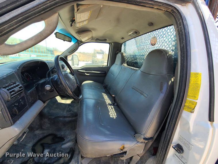 image for item IQ9100 2006 Ford F550 Super Duty  flatbed truck