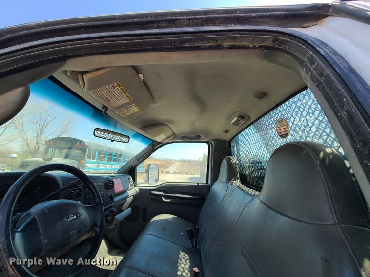 image for item IQ9100 2006 Ford F550 Super Duty  flatbed truck