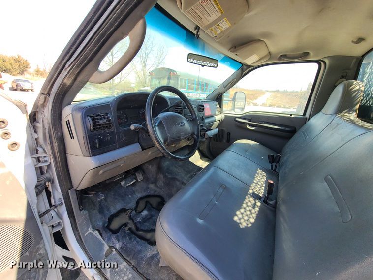 image for item IQ9100 2006 Ford F550 Super Duty  flatbed truck