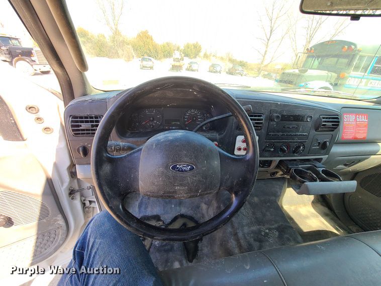 image for item IQ9100 2006 Ford F550 Super Duty  flatbed truck