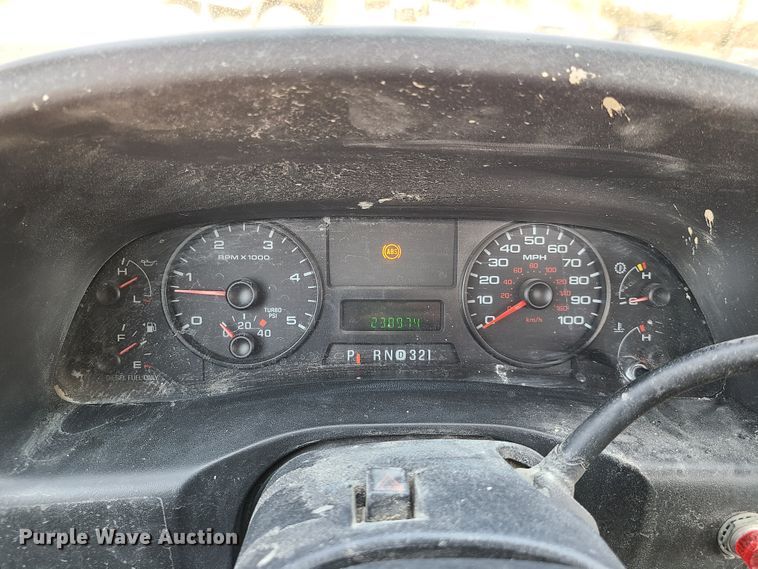 image for item IQ9100 2006 Ford F550 Super Duty  flatbed truck