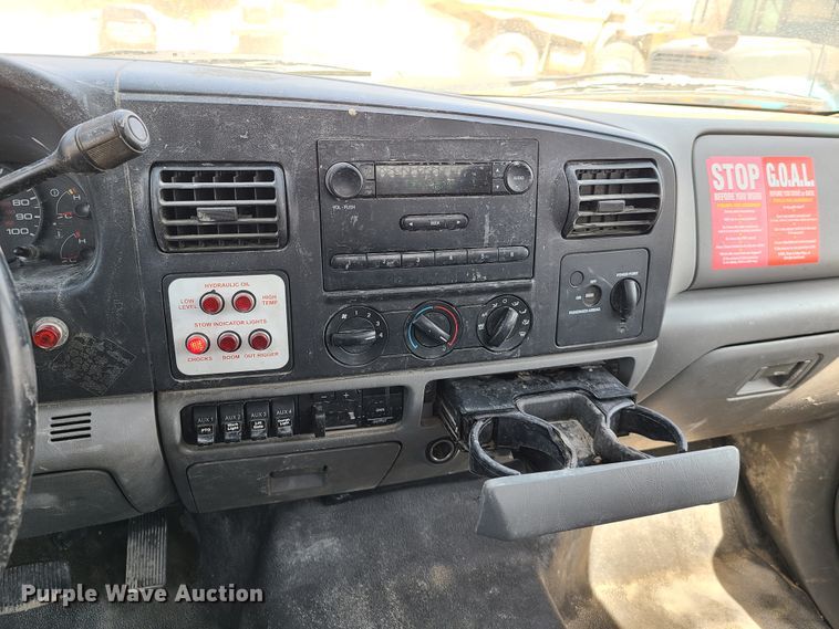 image for item IQ9100 2006 Ford F550 Super Duty  flatbed truck