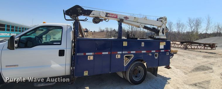 image for item IQ9100 2006 Ford F550 Super Duty  flatbed truck