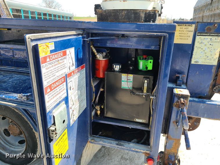 image for item IQ9100 2006 Ford F550 Super Duty  flatbed truck