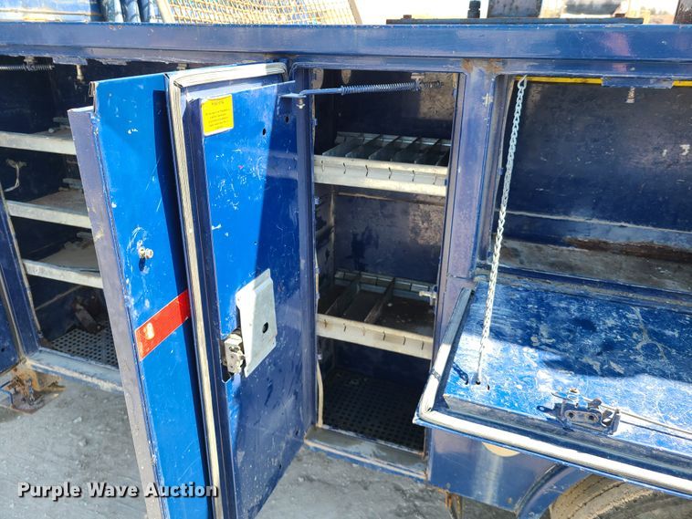 image for item IQ9100 2006 Ford F550 Super Duty  flatbed truck