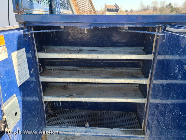 image for item IQ9100 2006 Ford F550 Super Duty  flatbed truck