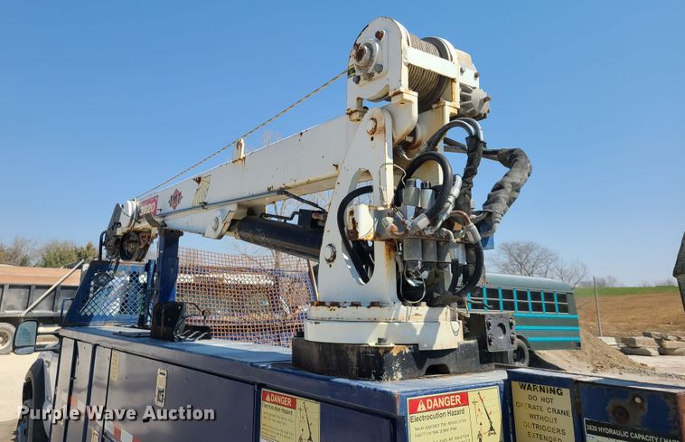 image for item IQ9100 2006 Ford F550 Super Duty  flatbed truck