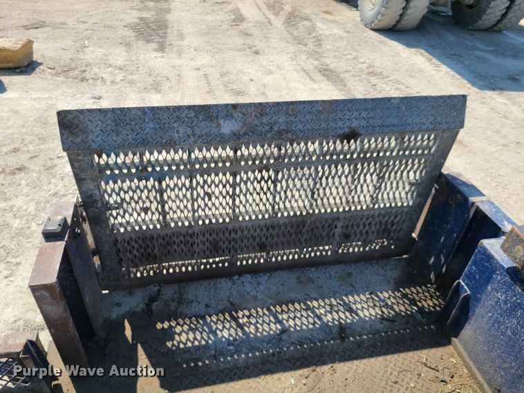 image for item IQ9100 2006 Ford F550 Super Duty  flatbed truck