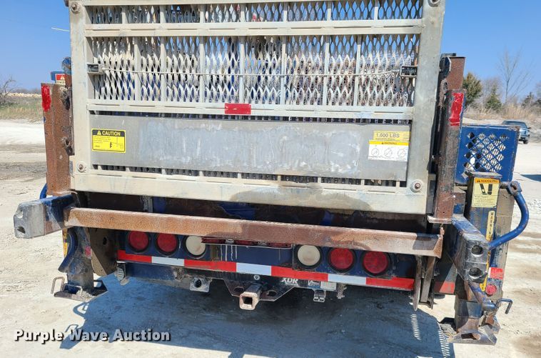 image for item IQ9100 2006 Ford F550 Super Duty  flatbed truck