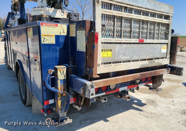 image for item IQ9100 2006 Ford F550 Super Duty  flatbed truck