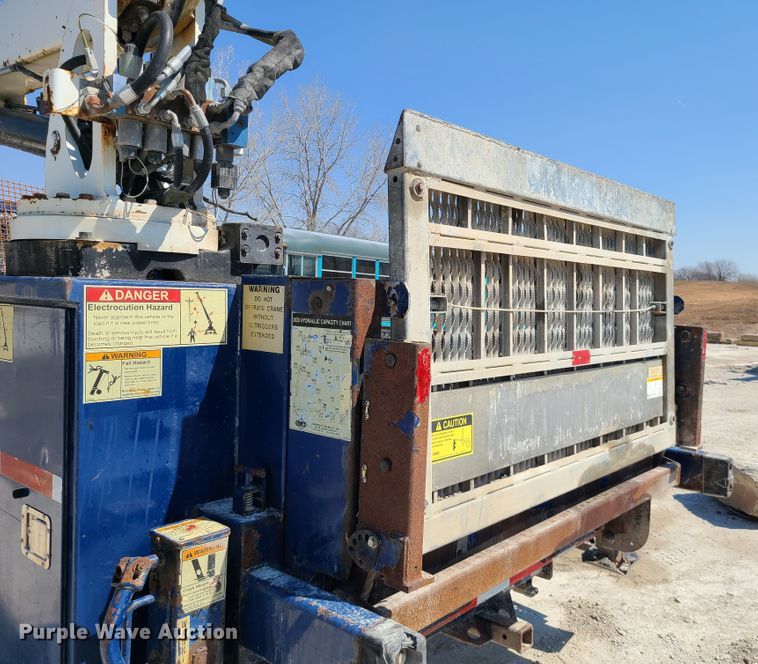 image for item IQ9100 2006 Ford F550 Super Duty  flatbed truck