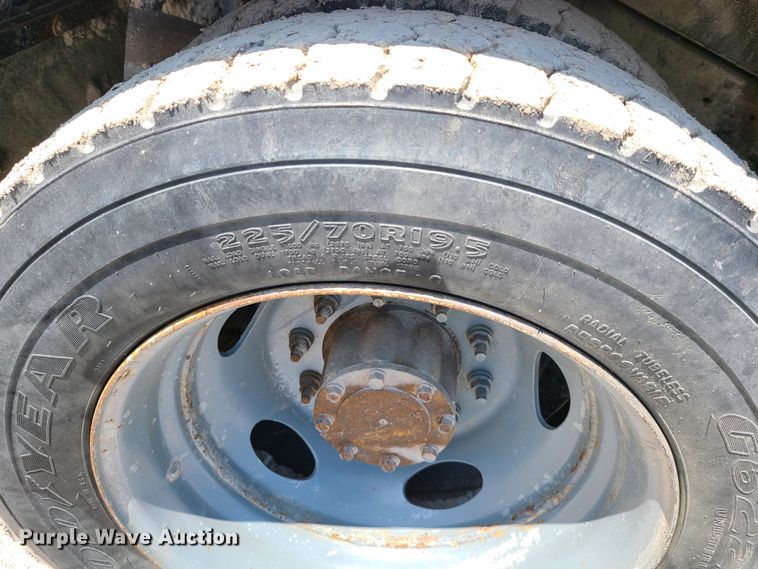 image for item IQ9100 2006 Ford F550 Super Duty  flatbed truck