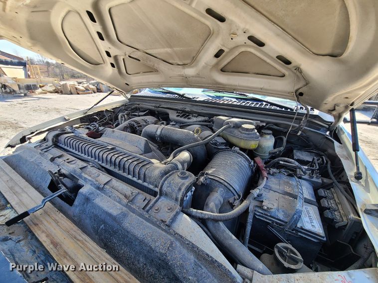 image for item IQ9100 2006 Ford F550 Super Duty  flatbed truck