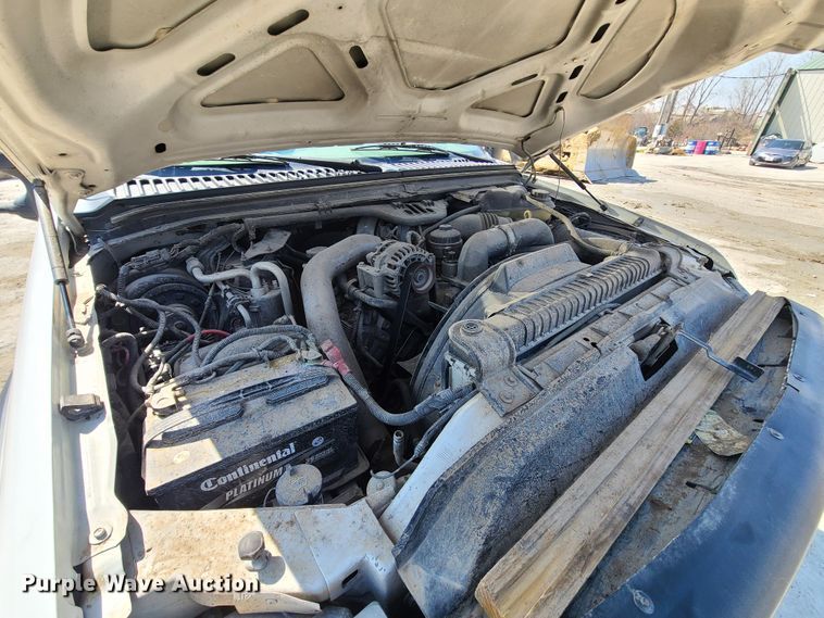 image for item IQ9100 2006 Ford F550 Super Duty  flatbed truck