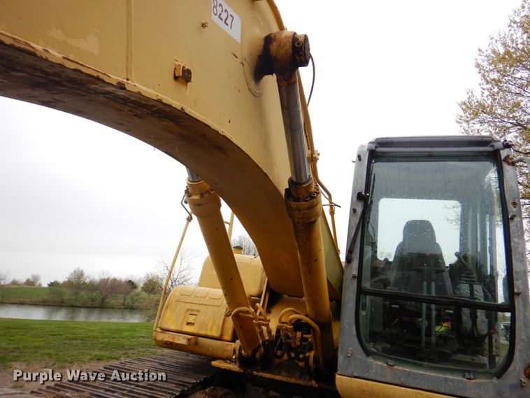 image for item IQ9249 2000 Kobelco SK210LC  excavator